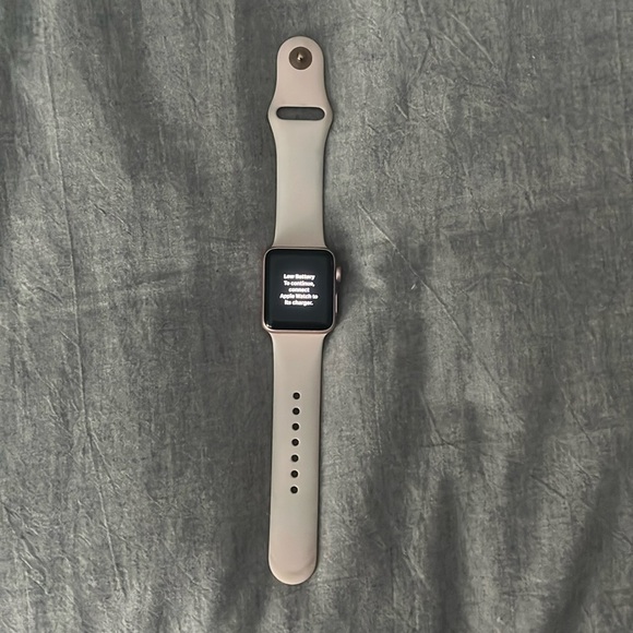 Apple Accessories - Apple Watch series 2 38mm rose gold comes with usb charger